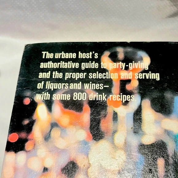 VTG. 70’s Playboy's Host & Bar Book -Hardcover - Picture 2 of 14